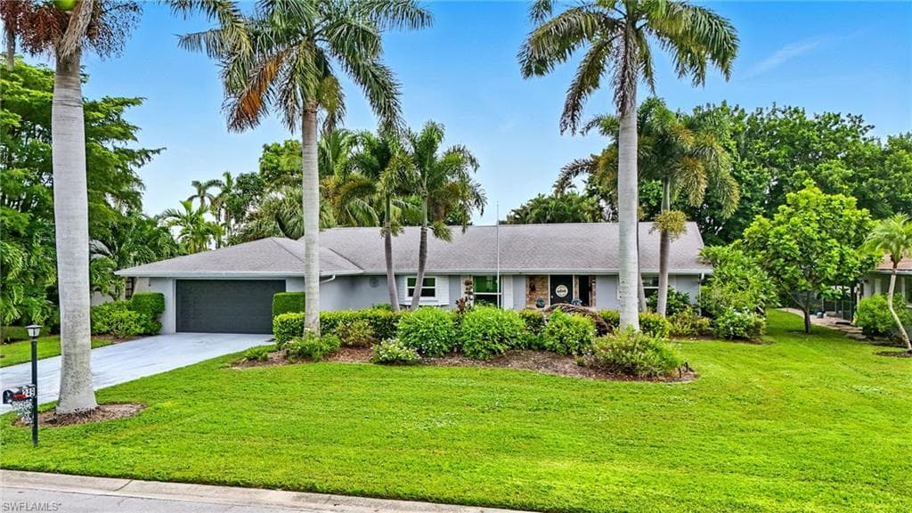 249 Pebble Beach Cir, Naples, FL 34113-2