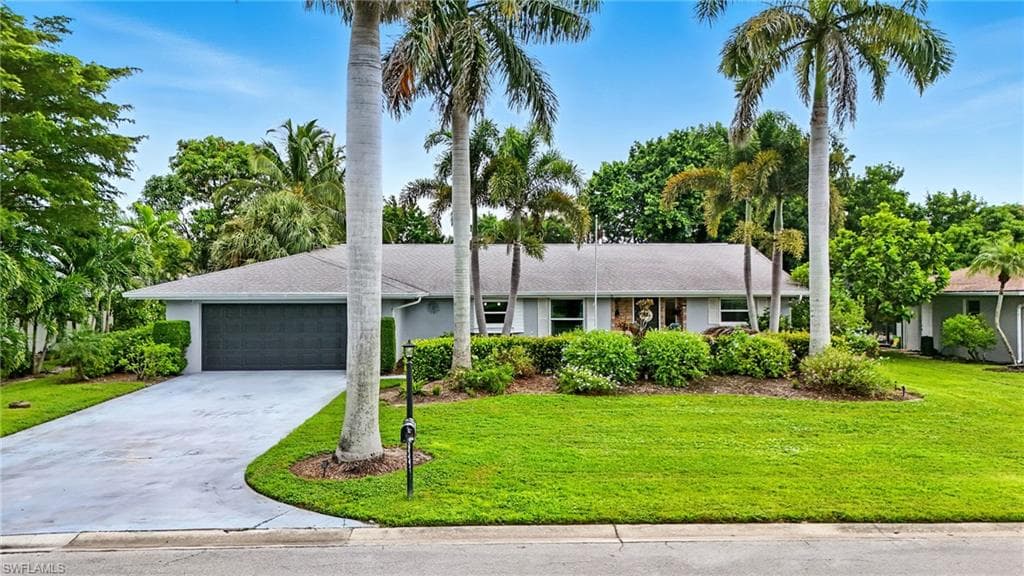 249 Pebble Beach Cir, Naples, FL 34113-41