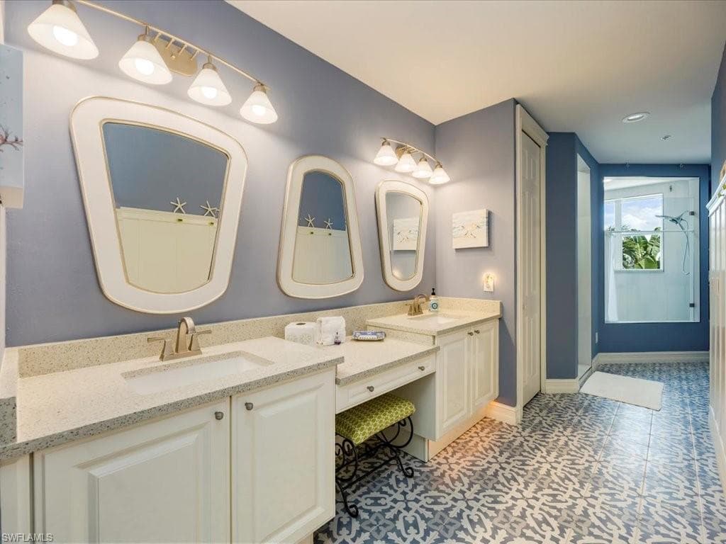 9566 Gulf Shore Dr 102, Naples, FL 34108-9