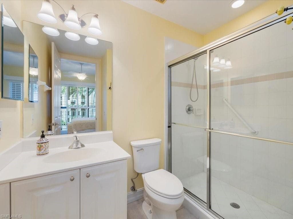 9566 Gulf Shore Dr 102, Naples, FL 34108-12