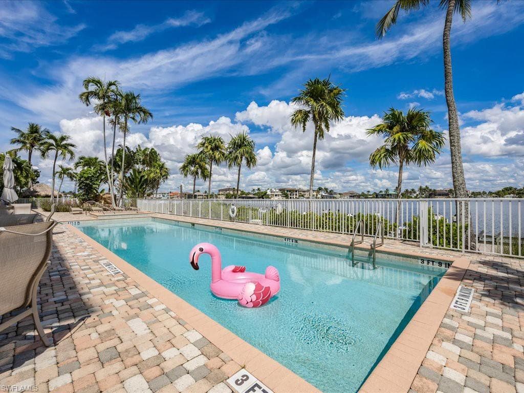 9566 Gulf Shore Dr 102, Naples, FL 34108-21