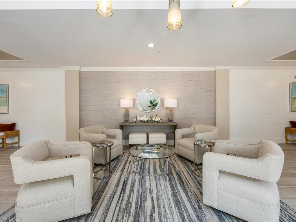 9566 Gulf Shore Dr 102, Naples, FL 34108-31