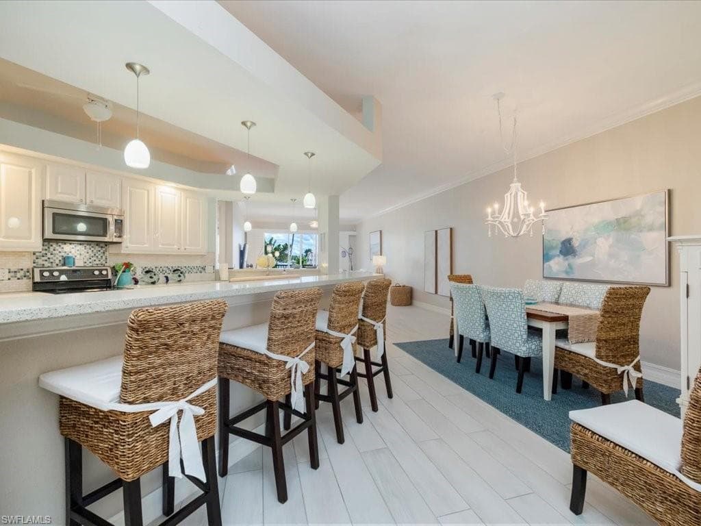 9566 Gulf Shore Dr 102, Naples, FL 34108-3