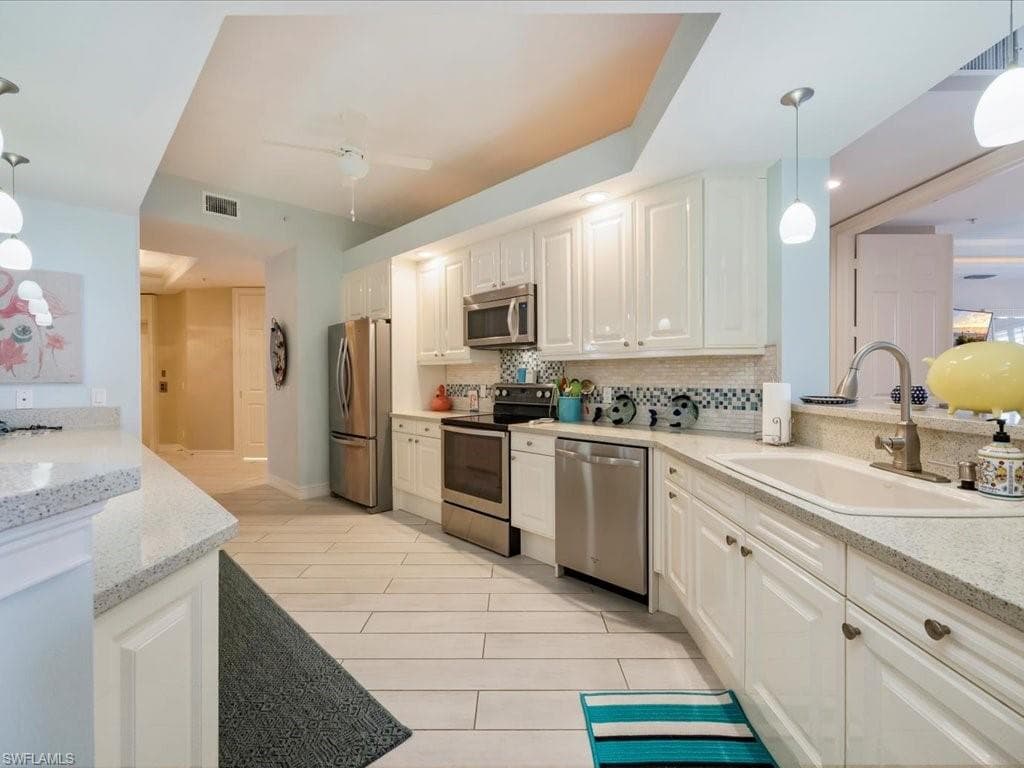 9566 Gulf Shore Dr 102, Naples, FL 34108-4