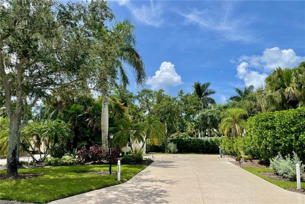 4504 Southern Breeze Dr, Naples, FL 34114-2