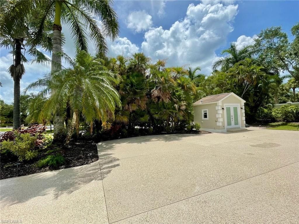 4504 Southern Breeze Dr, Naples, FL 34114-3
