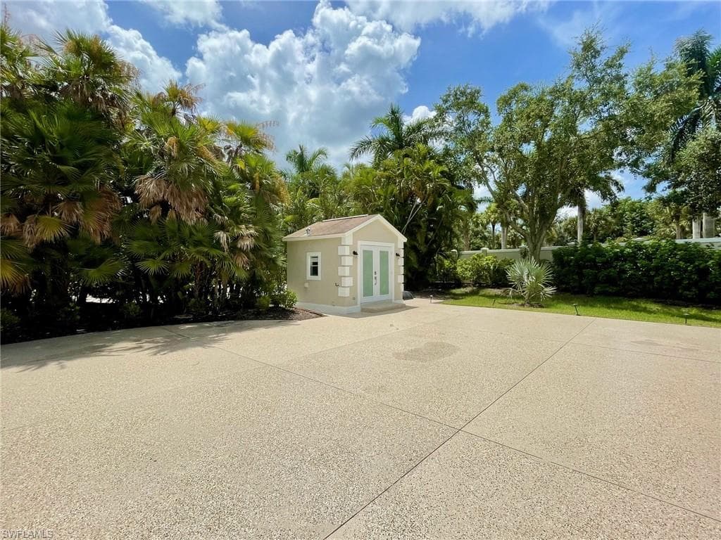 4504 Southern Breeze Dr, Naples, FL 34114-4