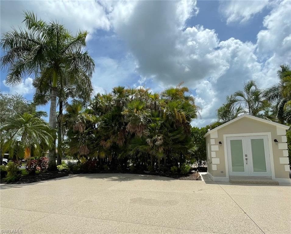 4504 Southern Breeze Dr, Naples, FL 34114-5