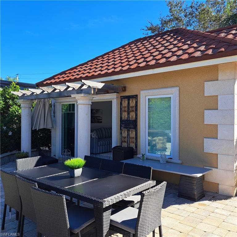 4580 Southern Breeze Dr, Naples, FL 34114-9