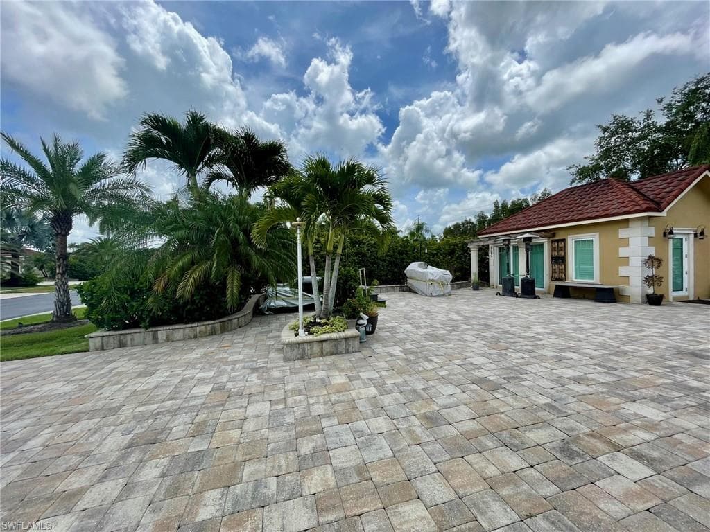 4580 Southern Breeze Dr, Naples, FL 34114-2