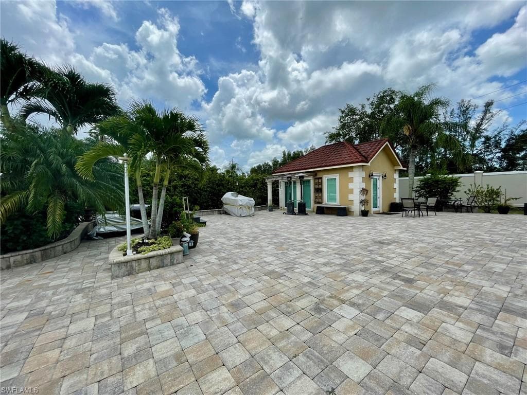 4580 Southern Breeze Dr, Naples, FL 34114-3