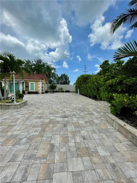 4580 Southern Breeze Dr, Naples, FL 34114-4