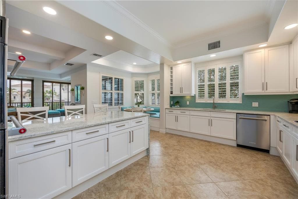 545 Avellino Isles Cir 202, Naples, FL 34119-12