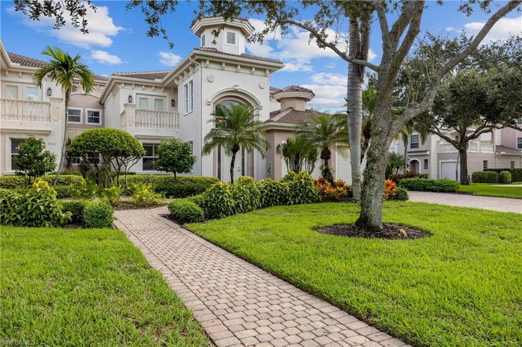545 Avellino Isles Cir 202, Naples, FL 34119-1