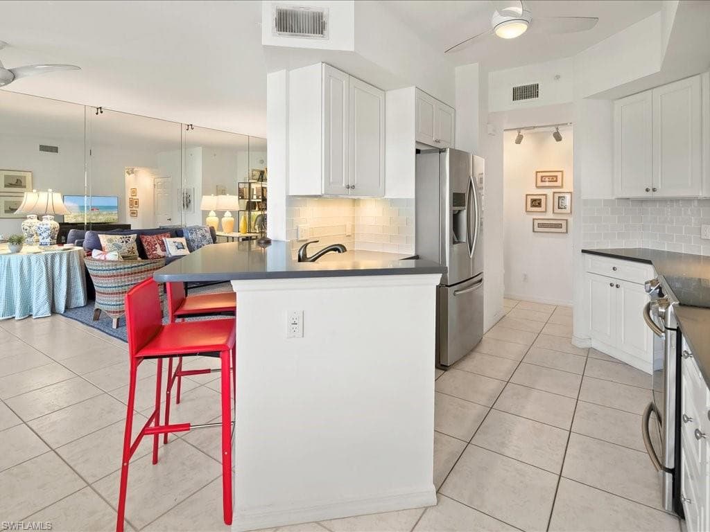 200 L Ambiance Cir 102, Naples, FL 34108-9