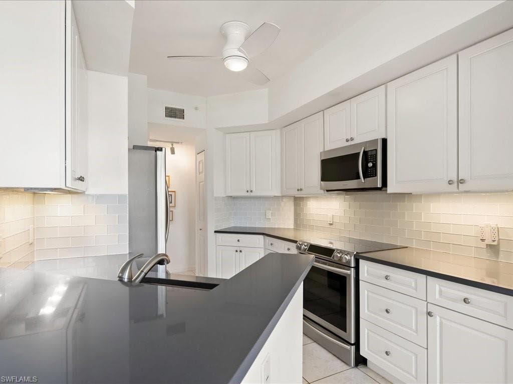 200 L Ambiance Cir 102, Naples, FL 34108-10