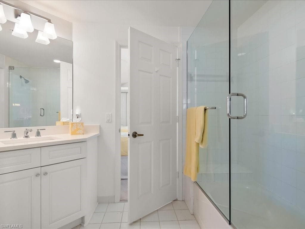 200 L Ambiance Cir 102, Naples, FL 34108-18