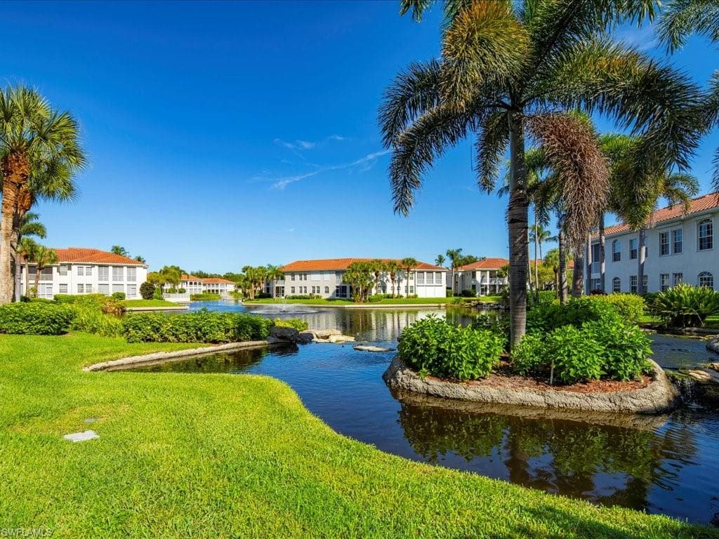 200 L Ambiance Cir 102, Naples, FL 34108-19