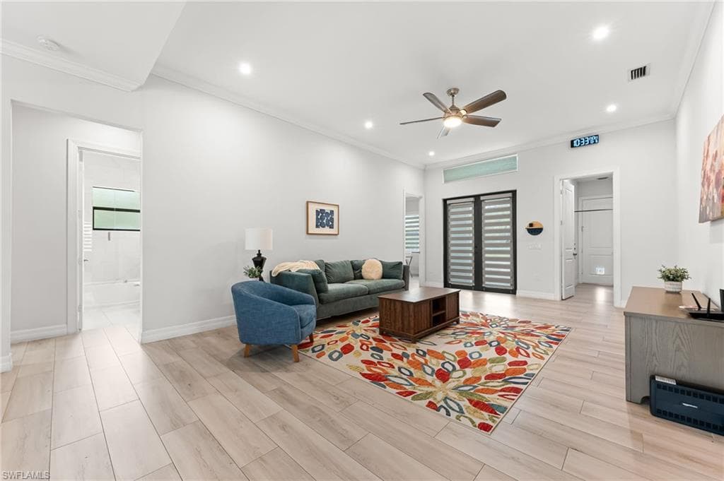 110 6th St NE, Naples, FL 34120-10