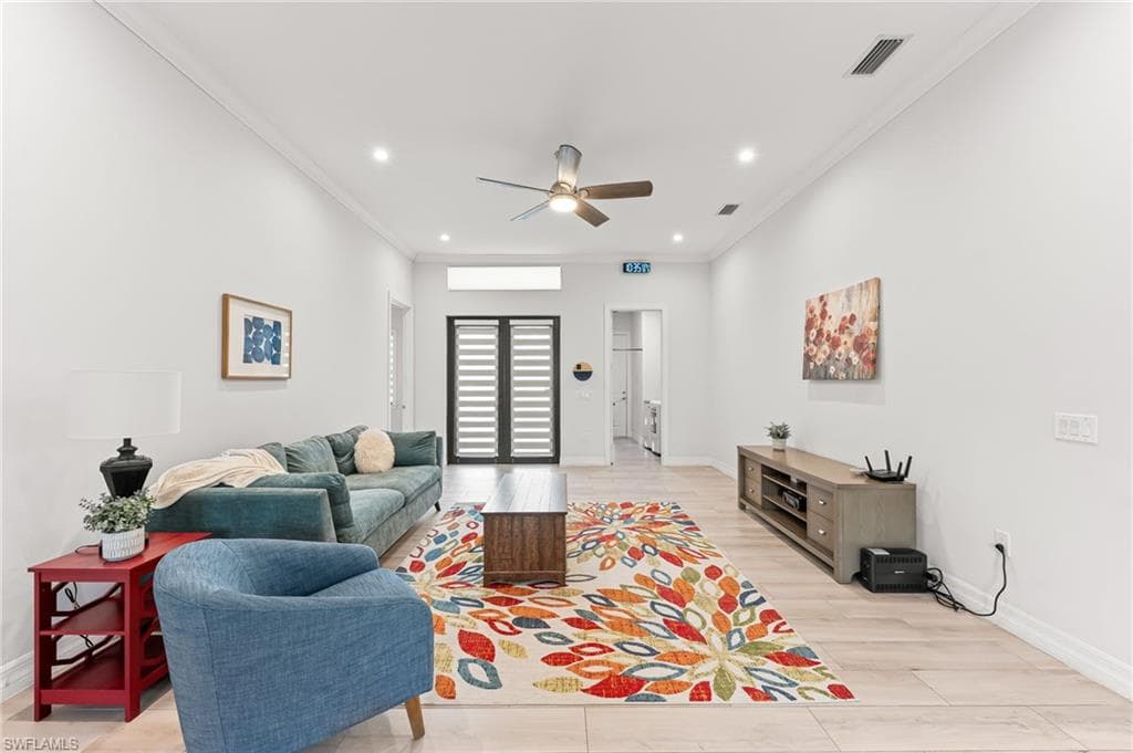 110 6th St NE, Naples, FL 34120-11