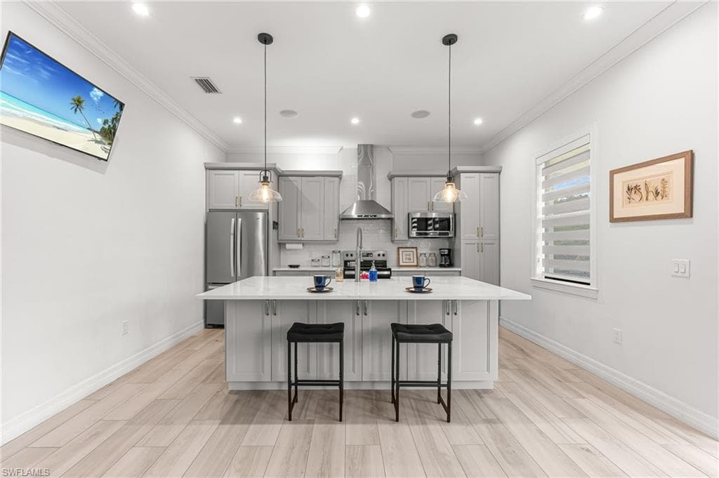 110 6th St NE, Naples, FL 34120-15