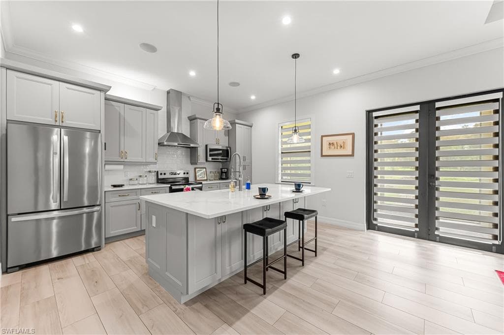 110 6th St NE, Naples, FL 34120-16