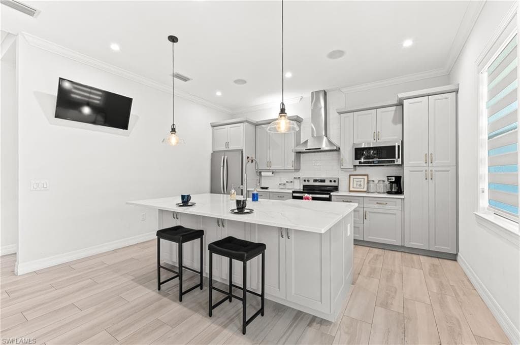 110 6th St NE, Naples, FL 34120-17