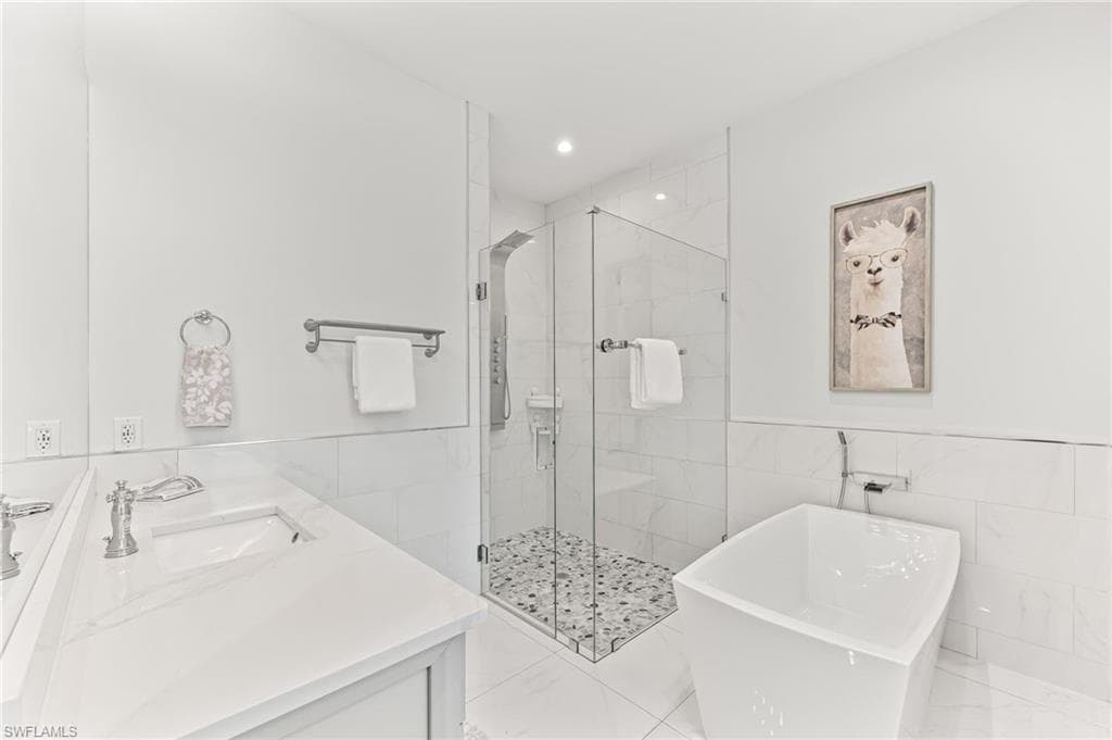 110 6th St NE, Naples, FL 34120-27
