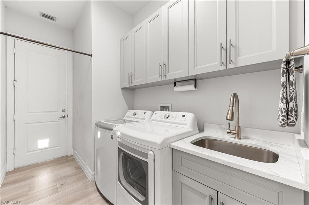 110 6th St NE, Naples, FL 34120-37