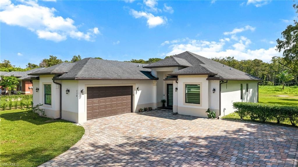 110 6th St NE, Naples, FL 34120-2