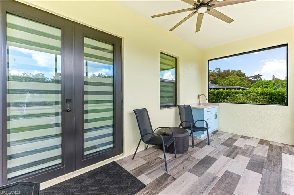110 6th St NE, Naples, FL 34120-38