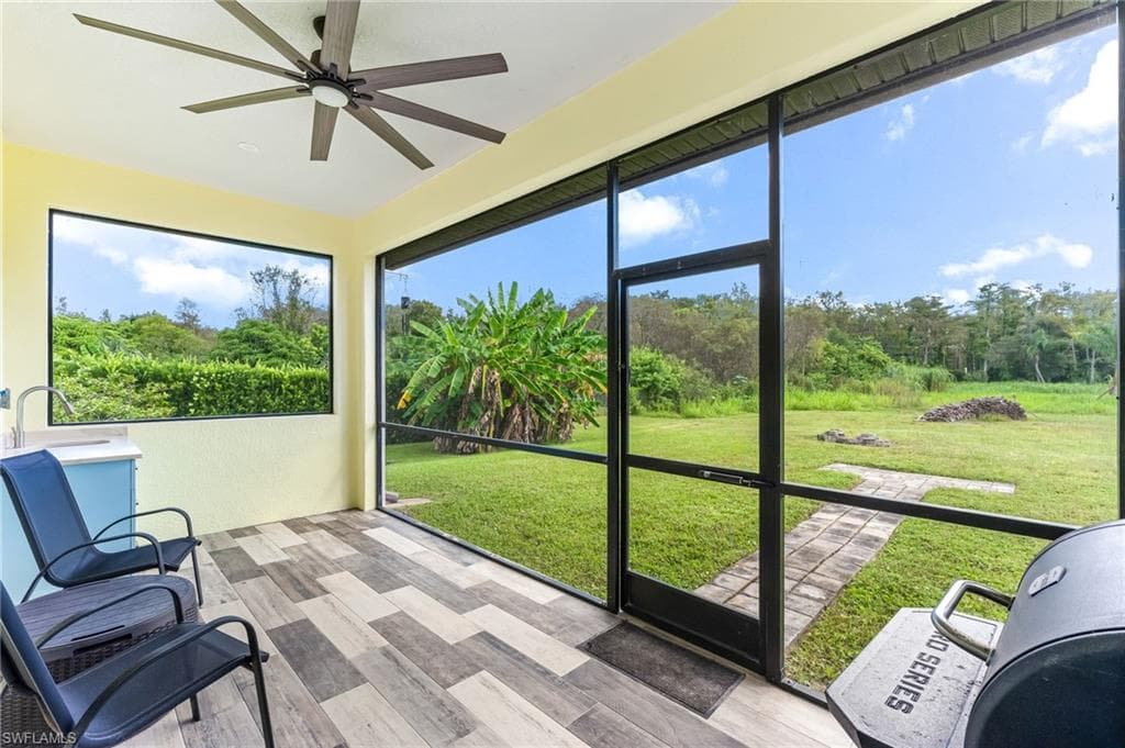 110 6th St NE, Naples, FL 34120-39