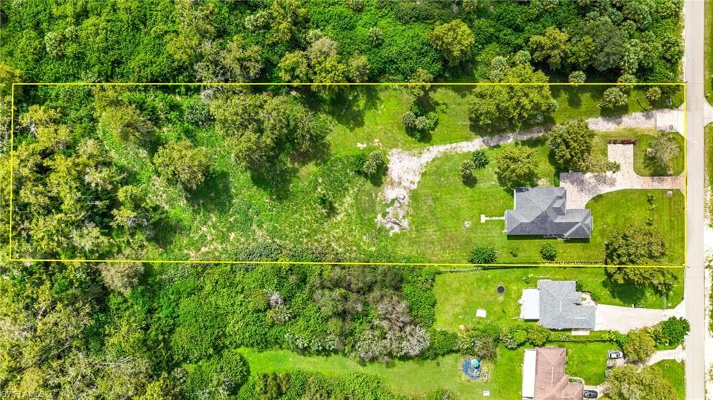 110 6th St NE, Naples, FL 34120-43