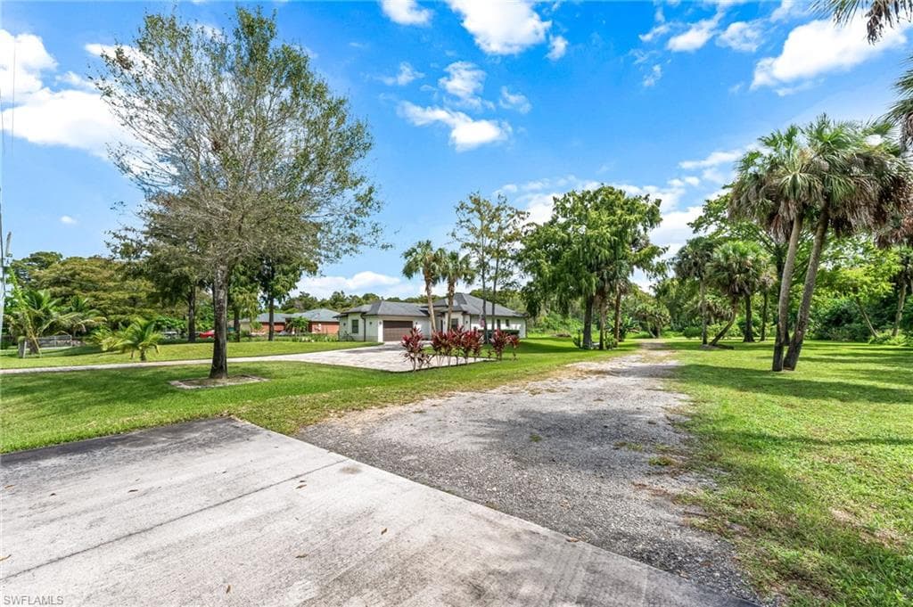 110 6th St NE, Naples, FL 34120-5