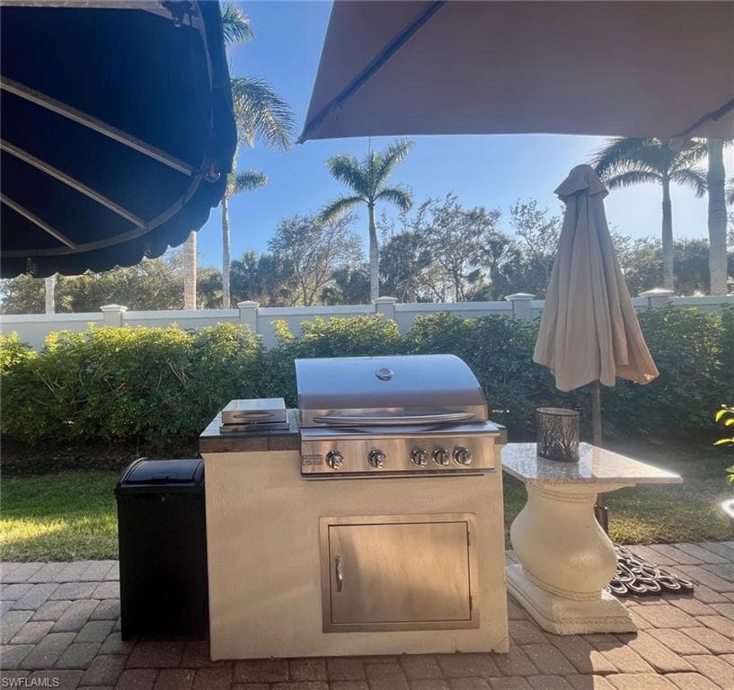 4432 Southern Breeze Dr, Naples, FL 34114-9