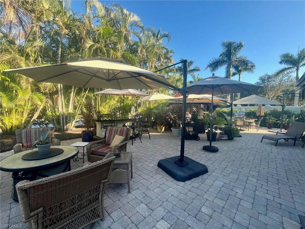 4432 Southern Breeze Dr, Naples, FL 34114-11