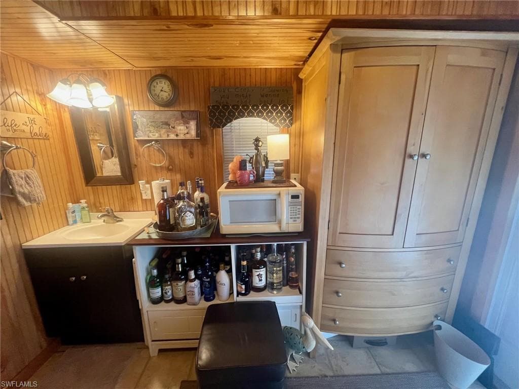 4432 Southern Breeze Dr, Naples, FL 34114-15