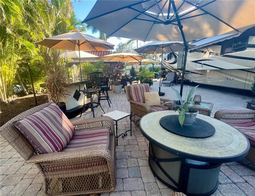 4432 Southern Breeze Dr, Naples, FL 34114-5