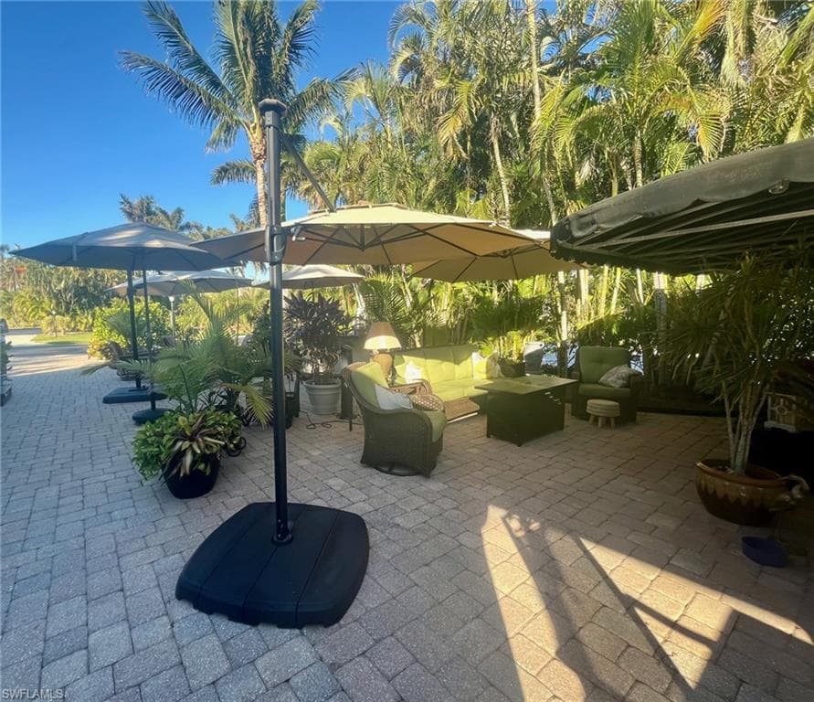 4432 Southern Breeze Dr, Naples, FL 34114-7