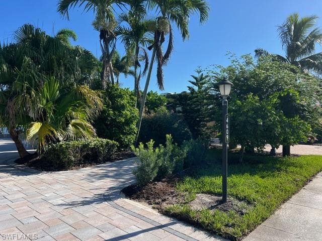 4609 Southern Breeze Dr, Naples, FL 34114-1