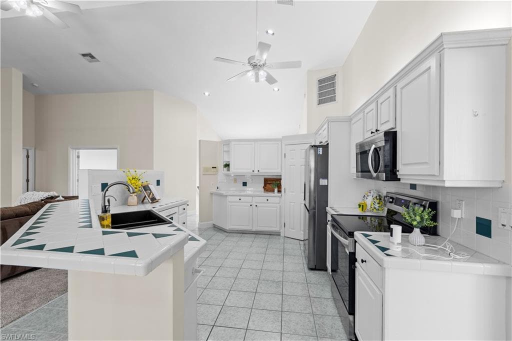 6185 Cocos Dr, Fort Myers, FL 33908-14