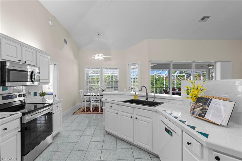 6185 Cocos Dr, Fort Myers, FL 33908-15