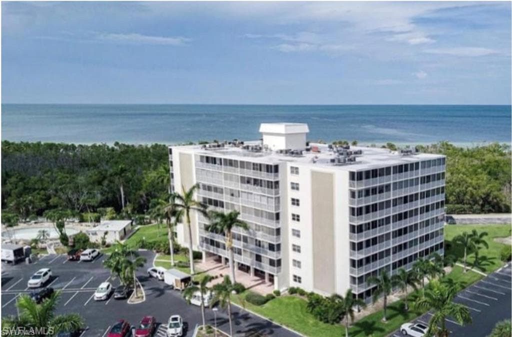 3 Bluebill Ave 211, Naples, FL 34108-1