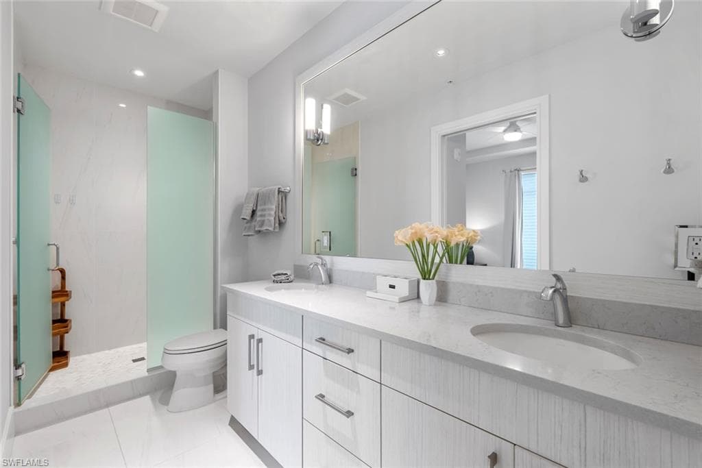 101 8th St S 201, Naples, FL 34102-11