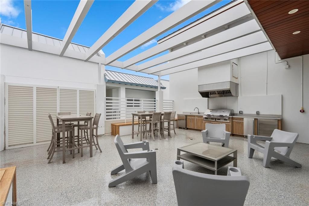 101 8th St S 201, Naples, FL 34102-17