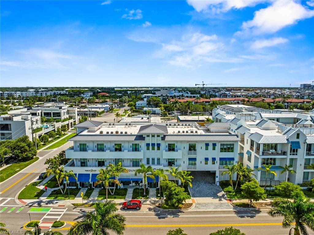 101 8th St S 201, Naples, FL 34102-21