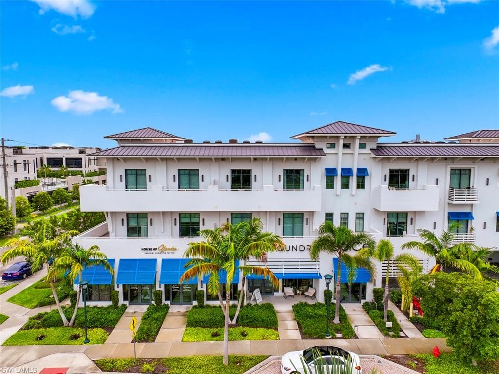 101 8th St S 201, Naples, FL 34102-1