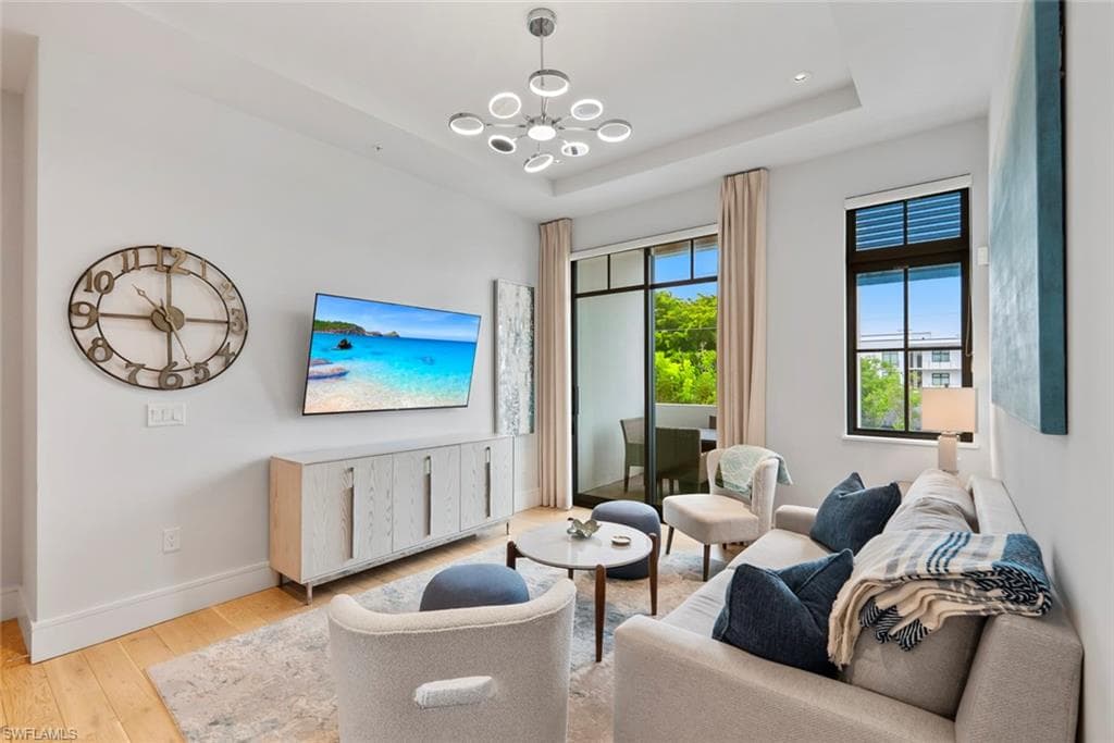 101 8th St S 201, Naples, FL 34102-2