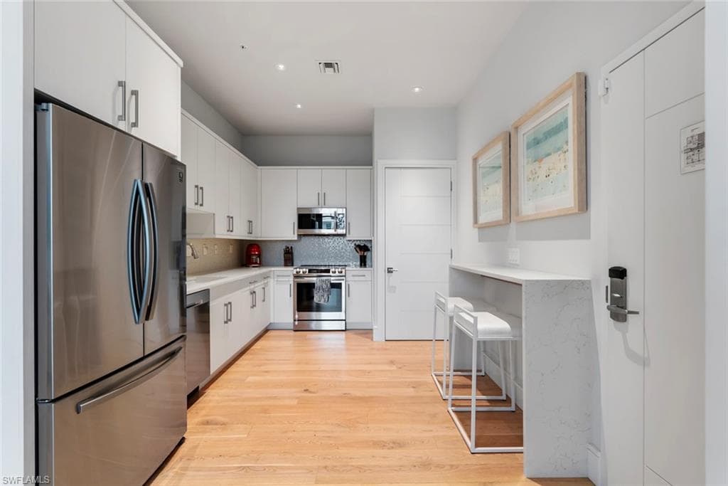 101 8th St S 201, Naples, FL 34102-5