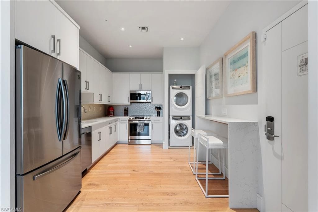 101 8th St S 201, Naples, FL 34102-6